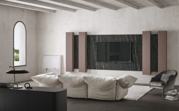 Exlusivos Boisieres marrones de acabado mate colocados en los laterales de una televisión como decoración interior de salón